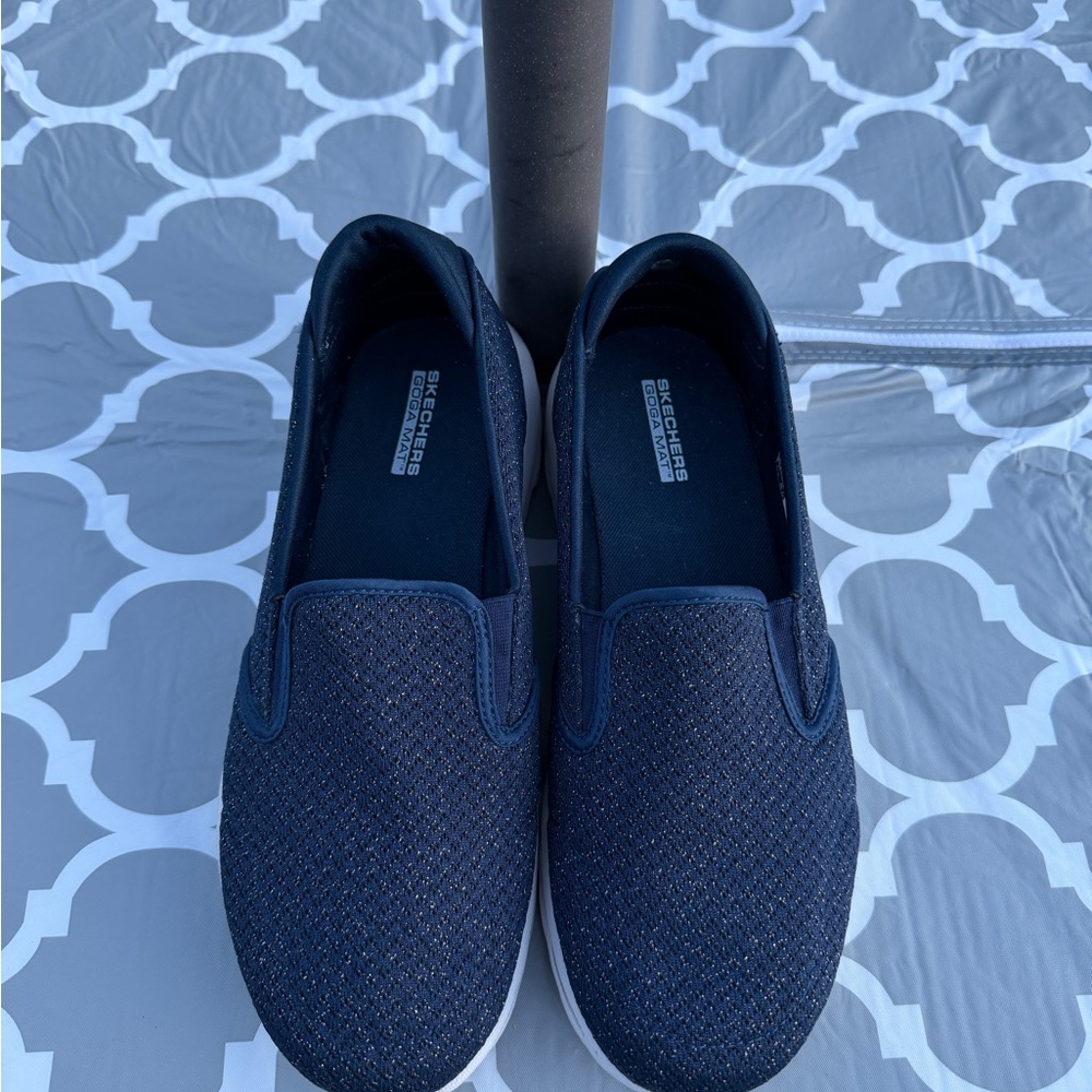 Skechers Navy Slip-On Goga Mat Ultra Go Knit Sneakers with Gold Threading Sz8.5